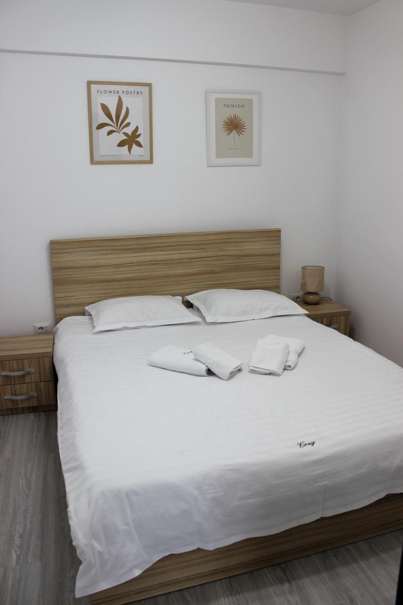 Cozy Apartments In Centre Of Suceava Near Kaufland And University Bagian luar foto